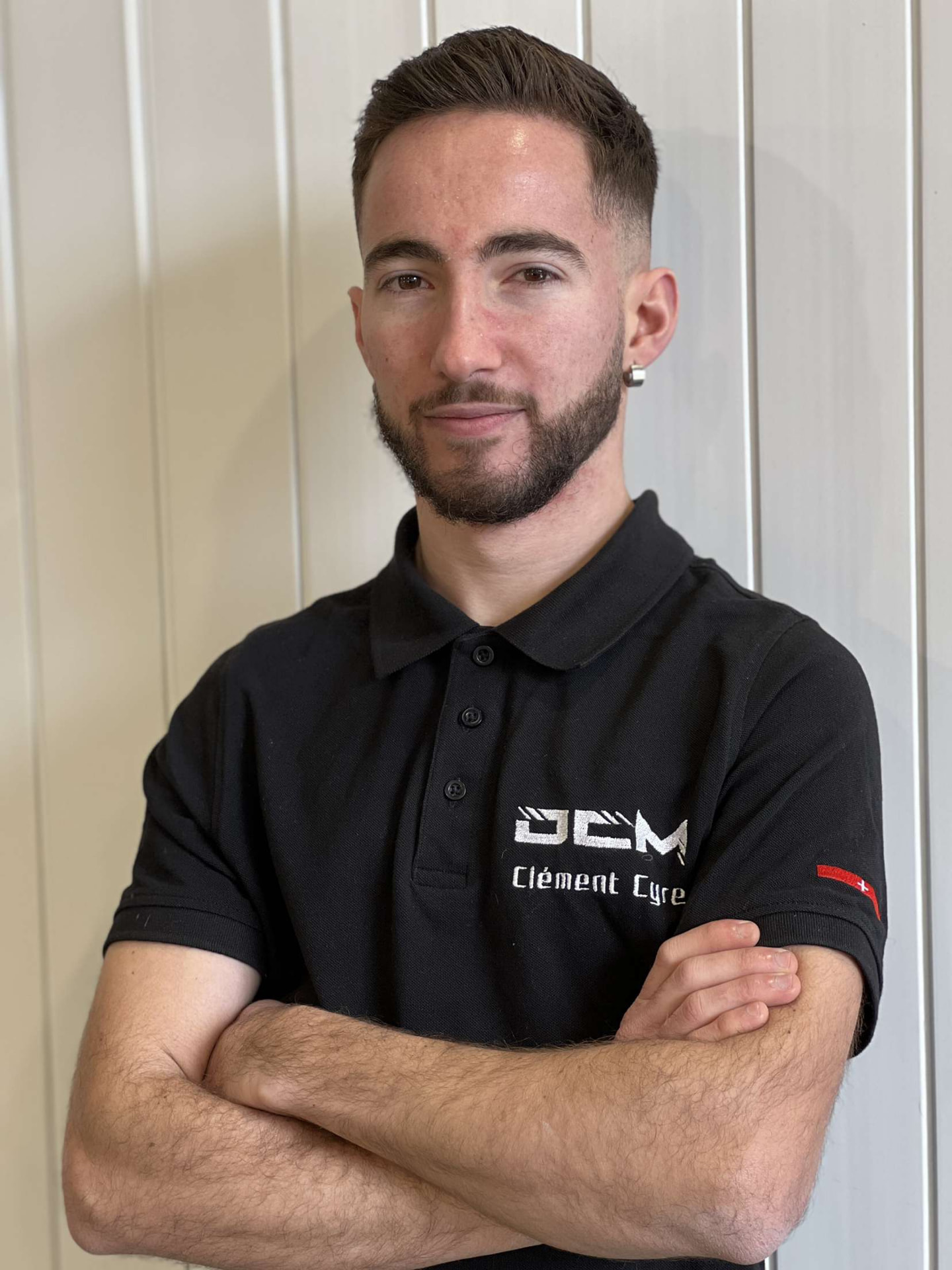 Clément Cyre, fondateur de DCM, dans son atelier de detailing à Montlebon